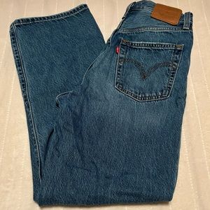 Levi’s Ribcage Straight Ankle Jeans in Dark Wash